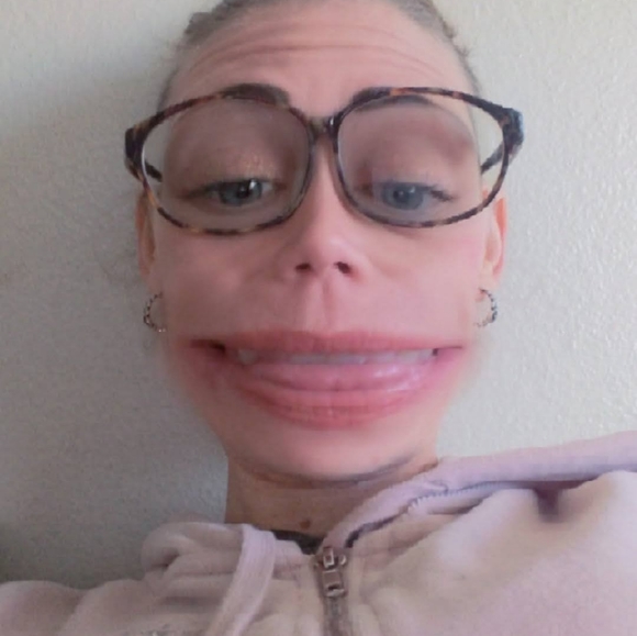 Meet your Posher, Roxy - Picture 1 of 3